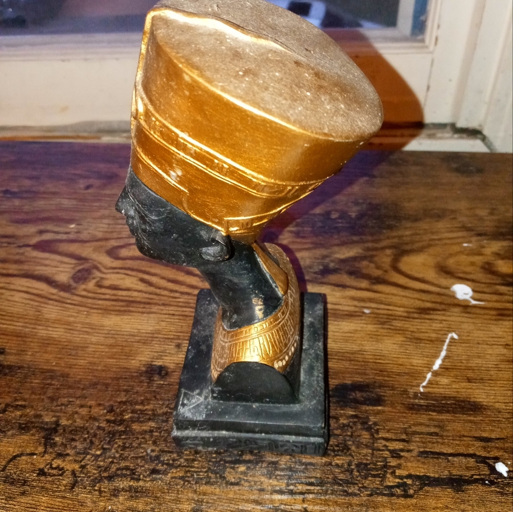 Staue of Nefertiti